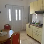 Apartament Pralija *